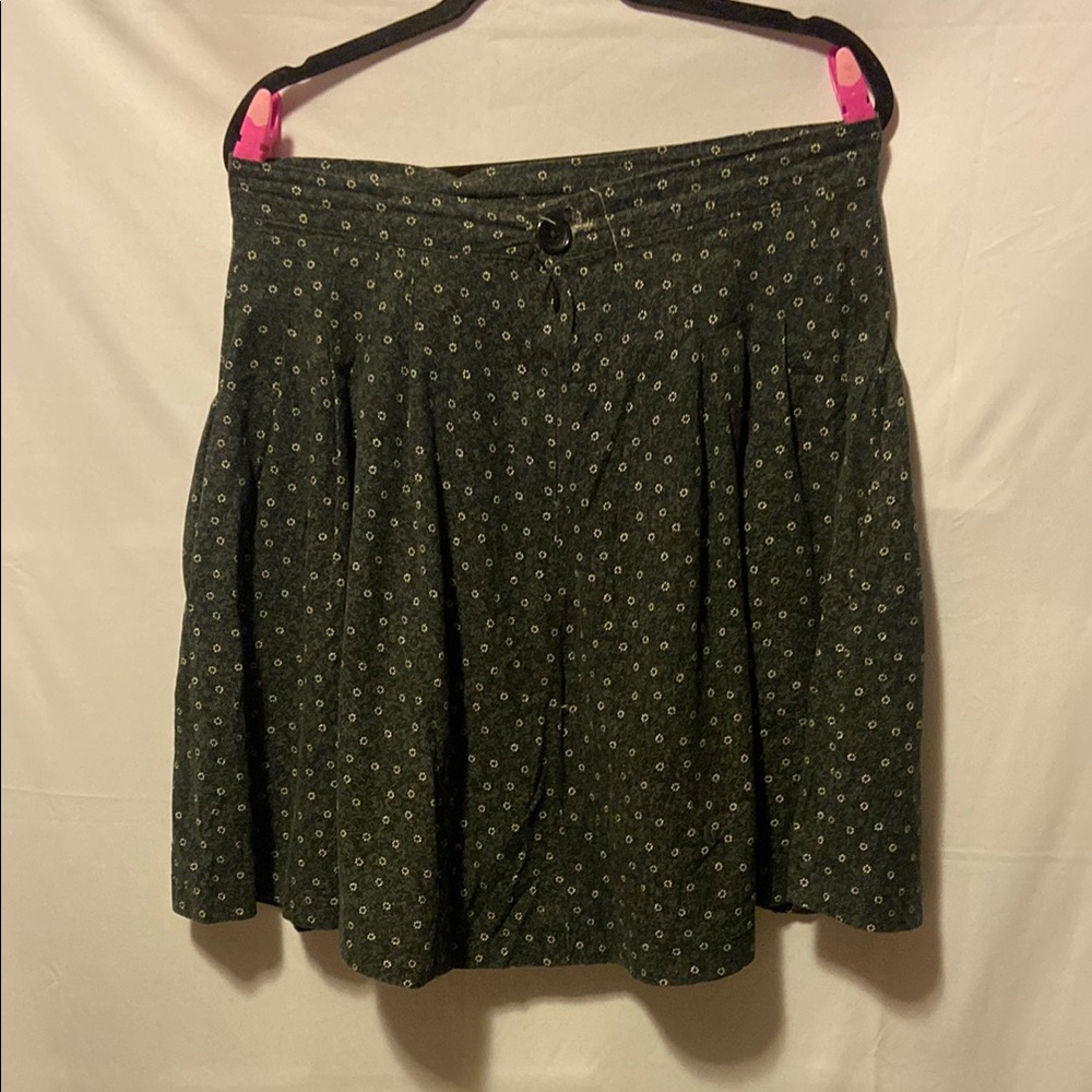 Navy floral skirt (no brand or size tag) PTP 17 inch length 21 inch